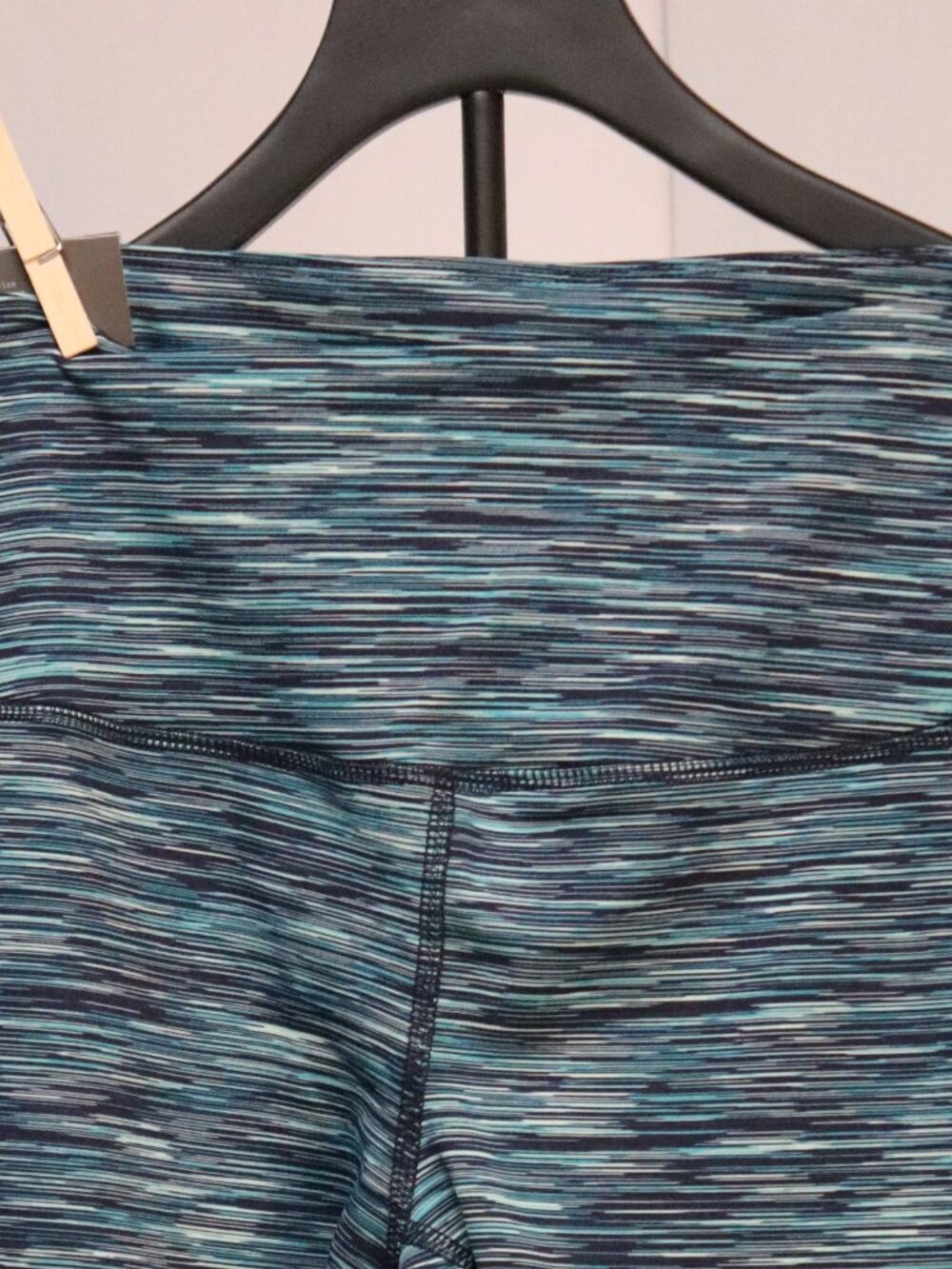 NWT Women's Old Navy Go-Dry Active High-rise Crops Sz L - Picture 2 of 2